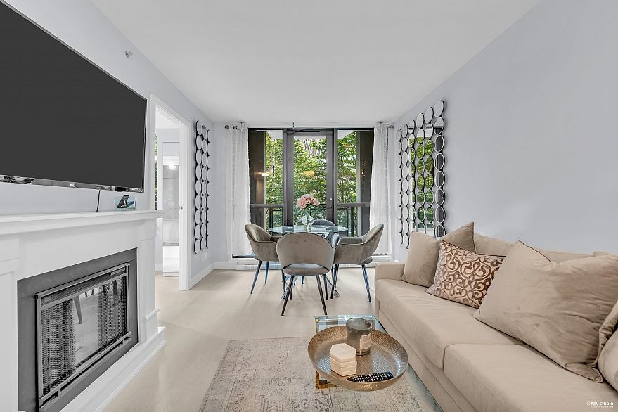 410 909 Mainland Street