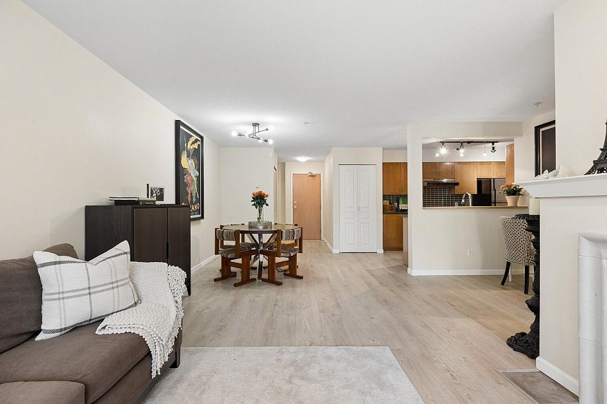 211 2161 W 12th Avenue