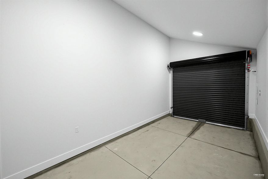 2 1020 Nootka Street