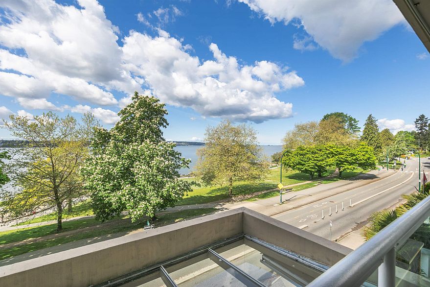 302 2015 Beach Avenue