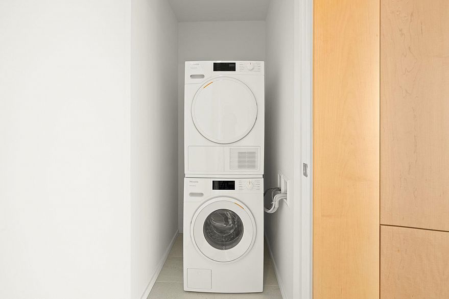 2004 1568 Alberni Street