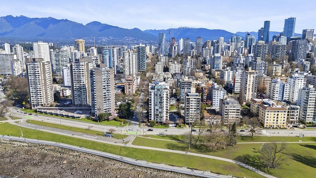 402 1575 Beach Avenue