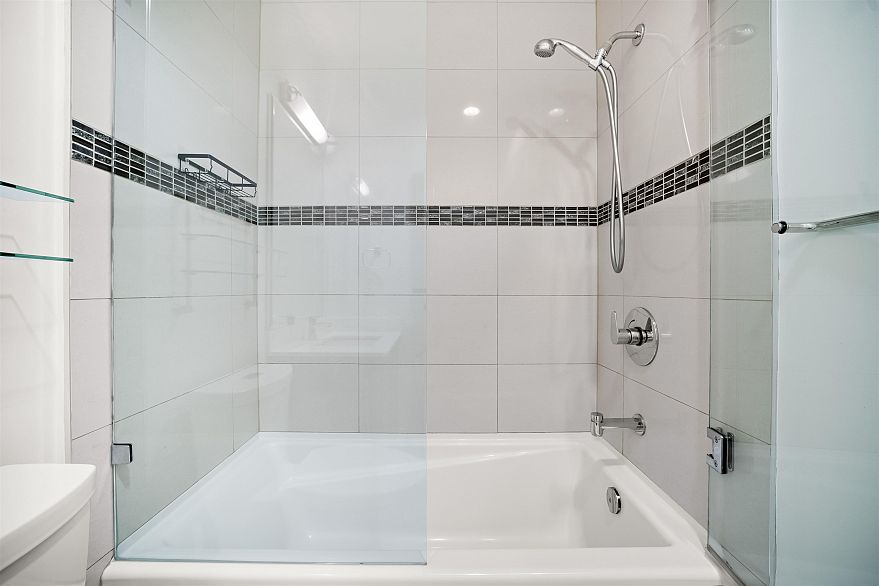 208 2250 Commercial Drive