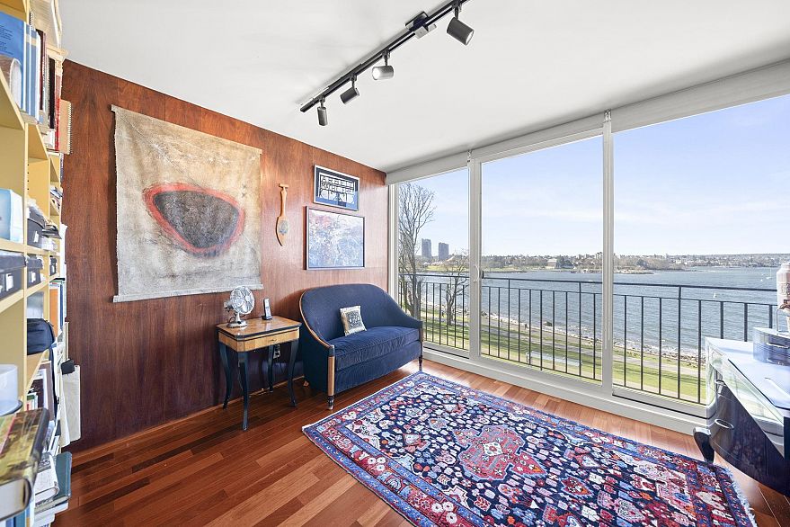 402 1575 Beach Avenue