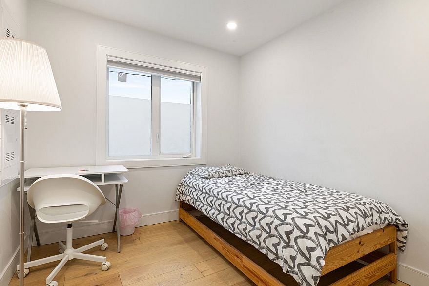 2885 E Georgia Street