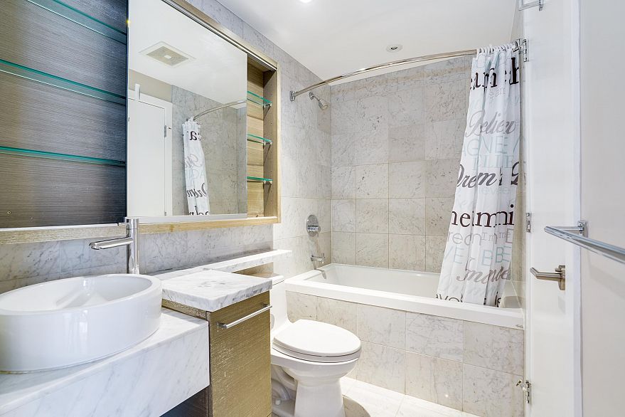 3105 833 Seymour Street