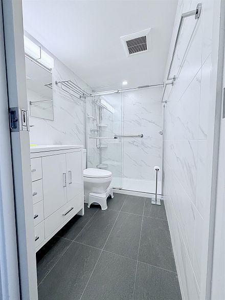 1501 1740 Comox Street