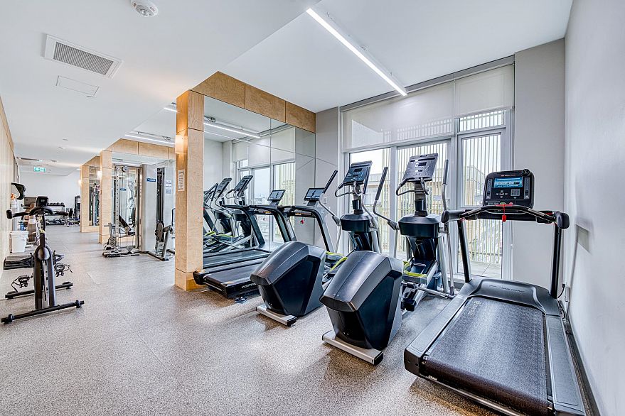 1806 285 E 10th Avenue