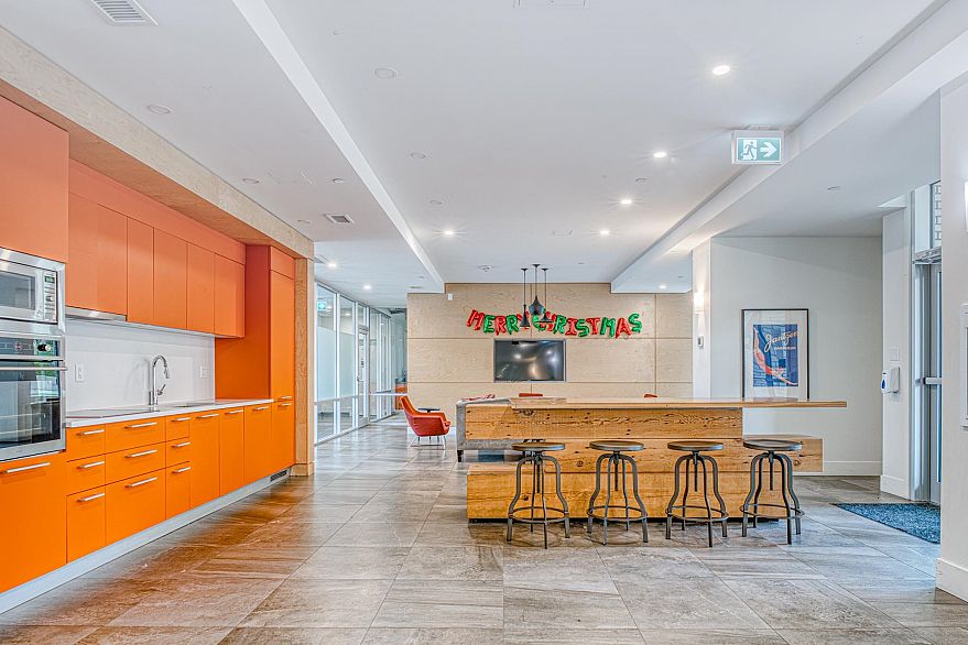 1806 285 E 10th Avenue