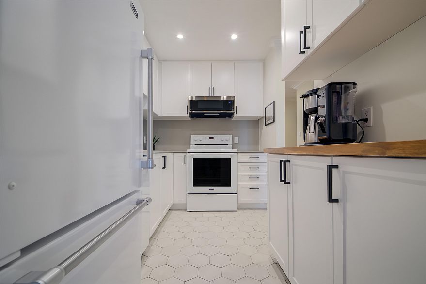 301 1868 E 11th Avenue