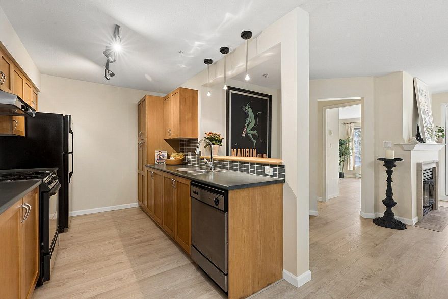 211 2161 W 12th Avenue