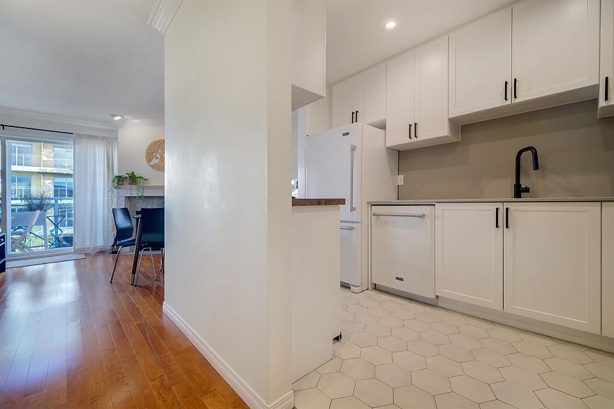 301 1868 E 11th Avenue