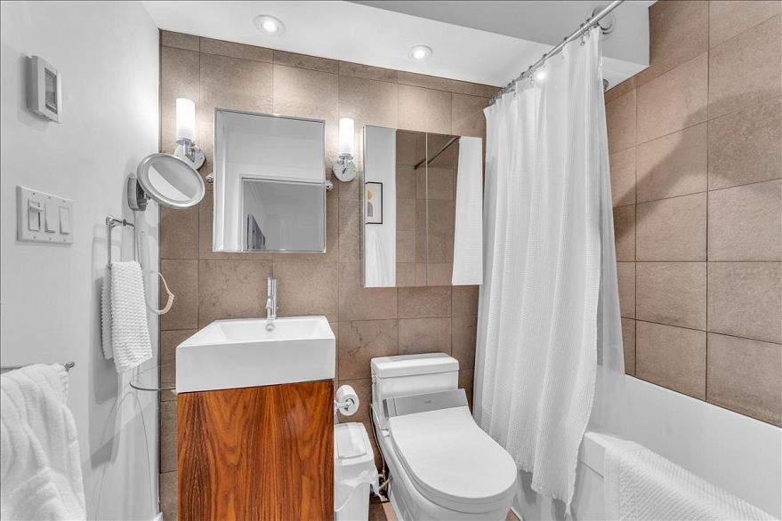 401 1330 Jervis Street