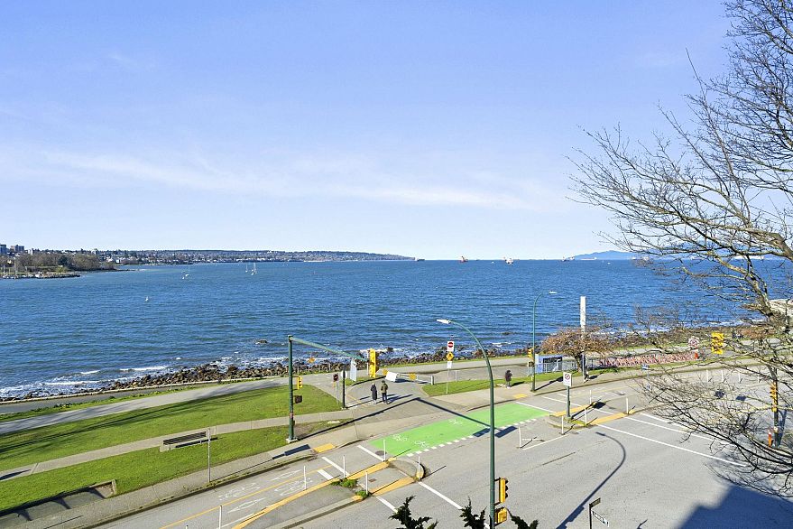 402 1575 Beach Avenue