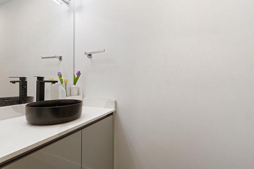 2885 E Georgia Street