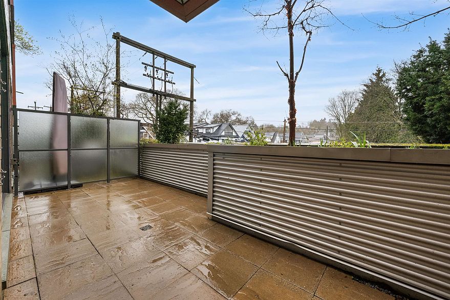 208 2250 Commercial Drive