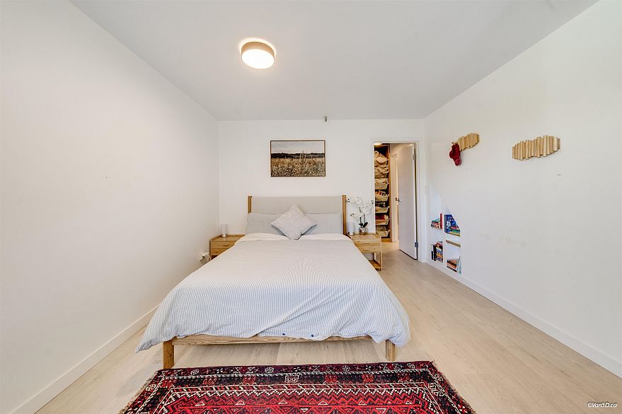 F7 1100 W 6th Avenue