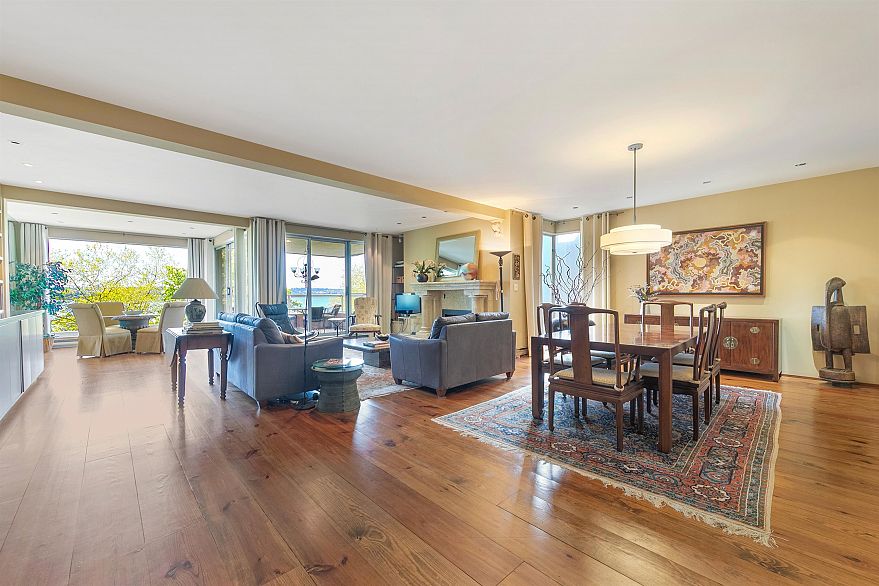 302 2015 Beach Avenue