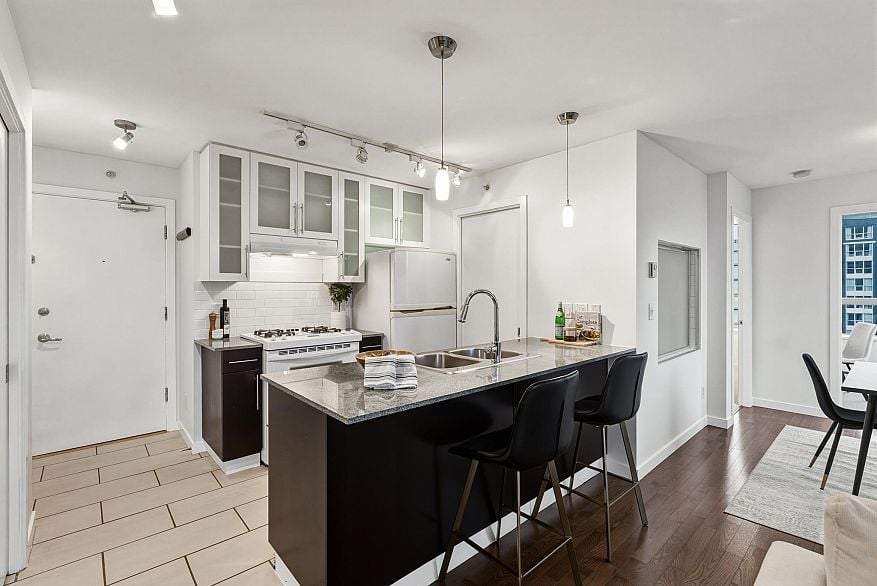 1102 1225 Richards Street