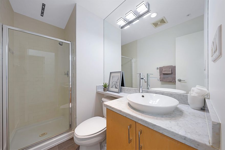 1802 1050 Smithe Street