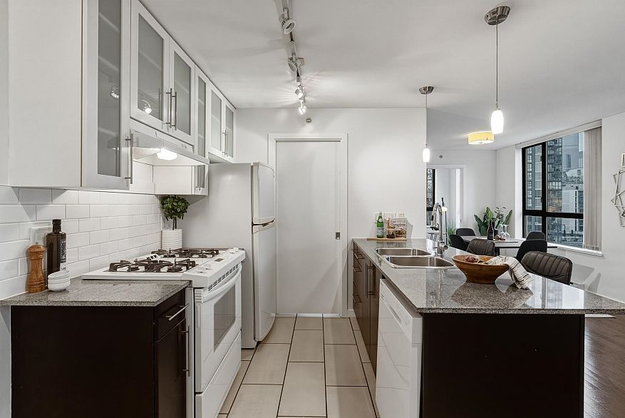 1102 1225 Richards Street