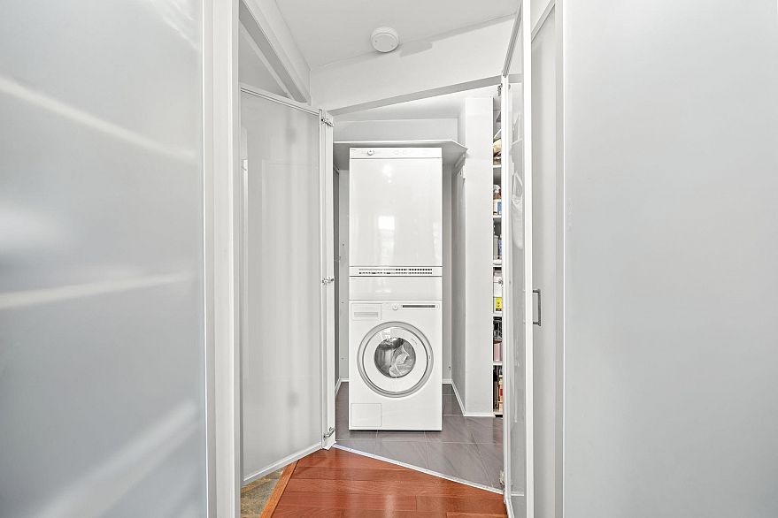 402 1575 Beach Avenue