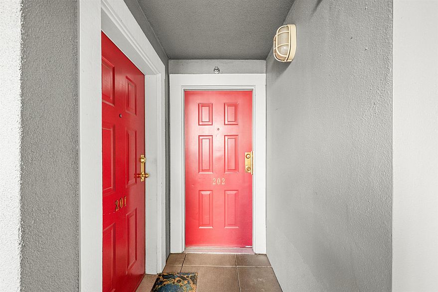 202 1333 W 7th Avenue