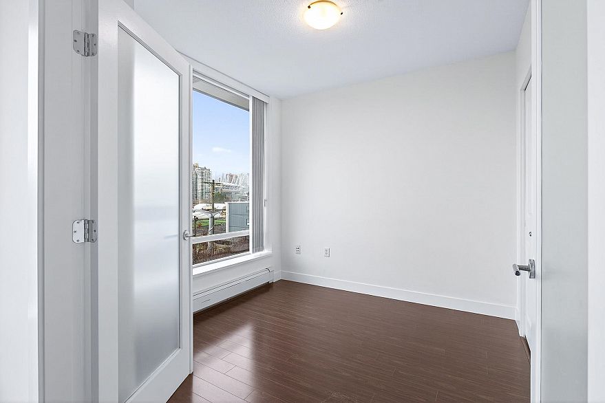 502 1833 Crowe Street