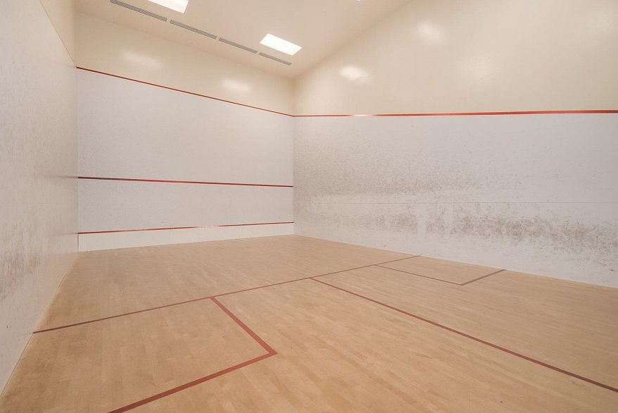 606 455 Beach Crescent