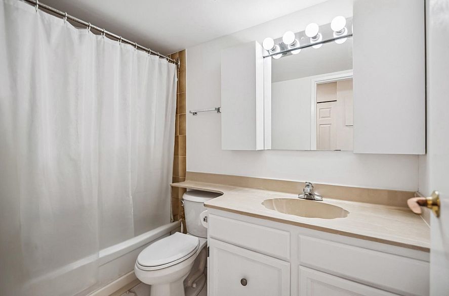 408 2320 W 40th Avenue