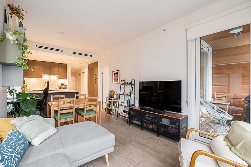 108 489 W 26th Avenue