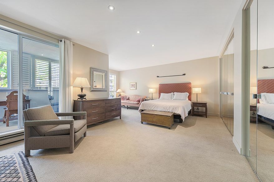 302 2015 Beach Avenue