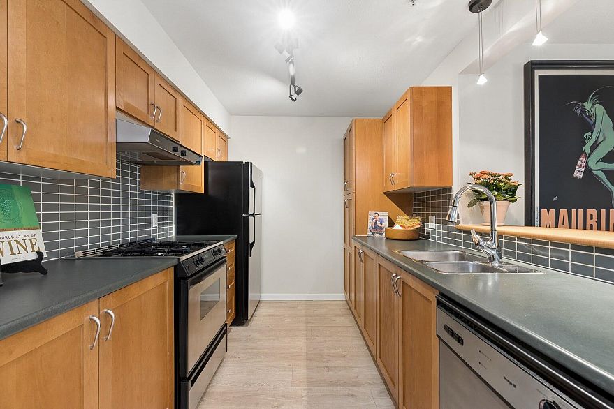 211 2161 W 12th Avenue