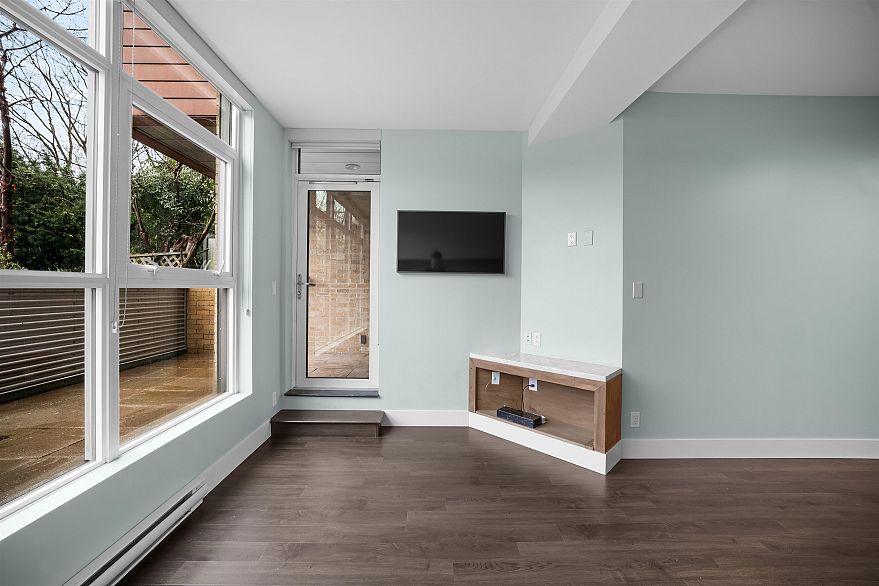 208 2250 Commercial Drive