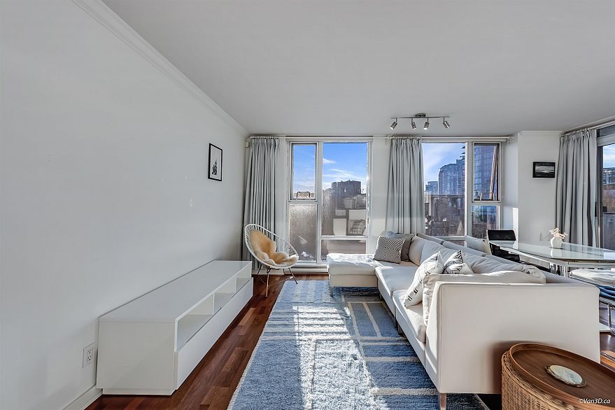 606 455 Beach Crescent