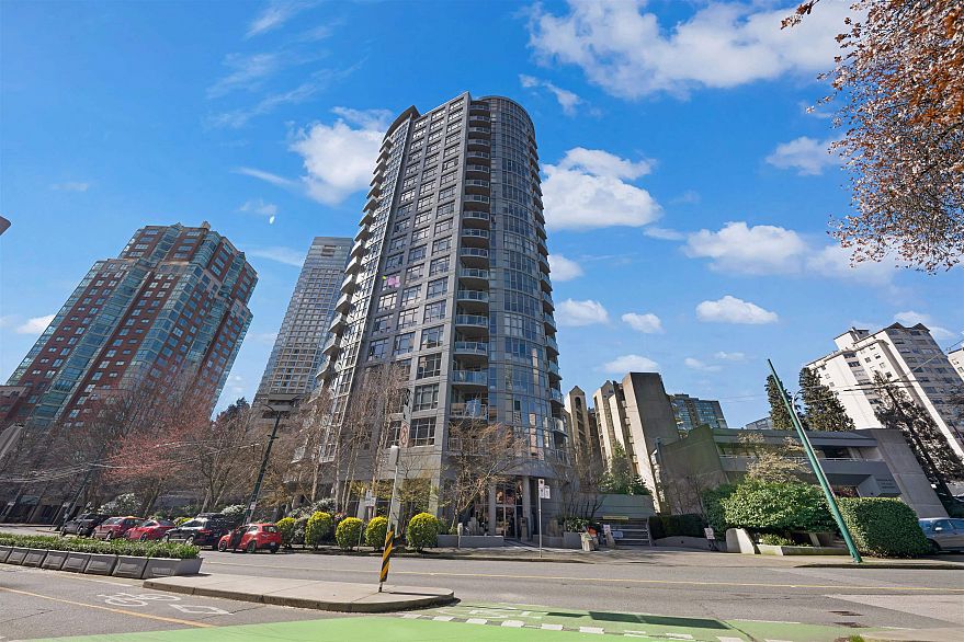 1802 1050 Smithe Street