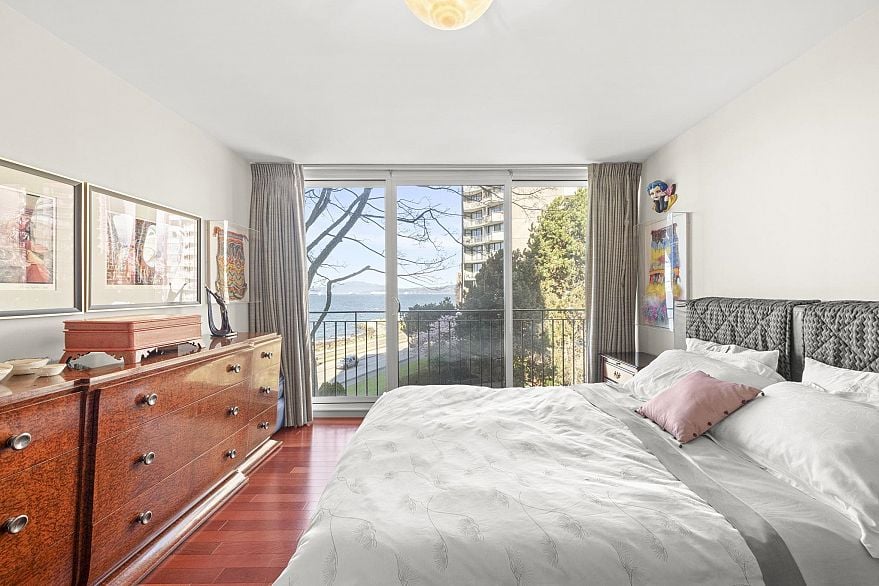 402 1575 Beach Avenue