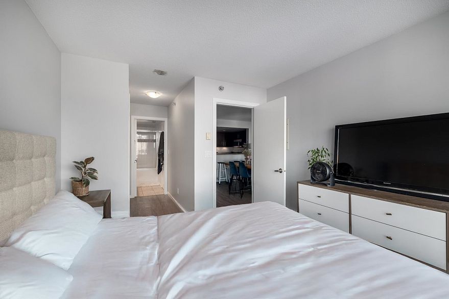 1002 120 Milross Avenue