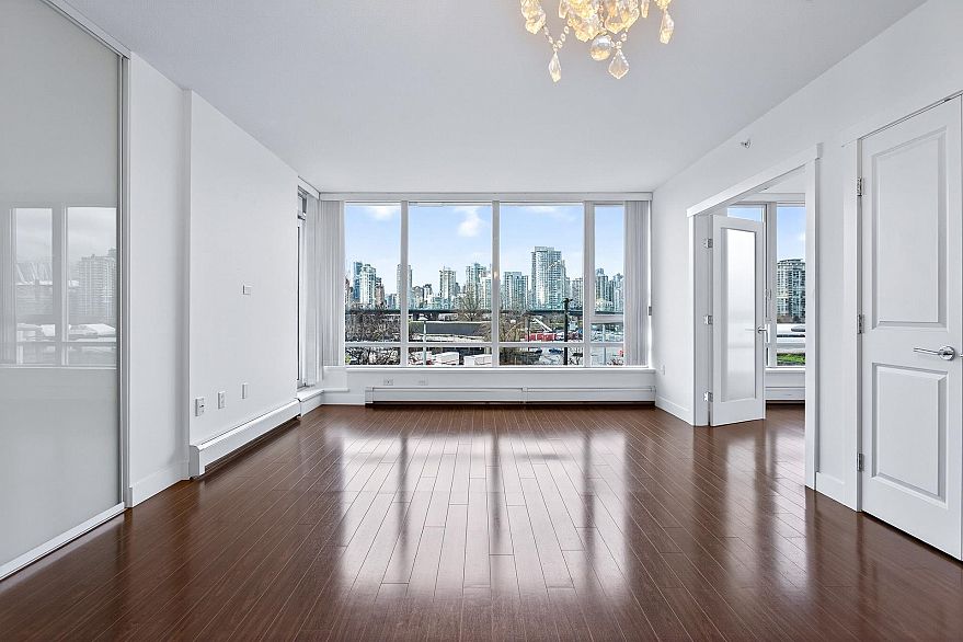 502 1833 Crowe Street