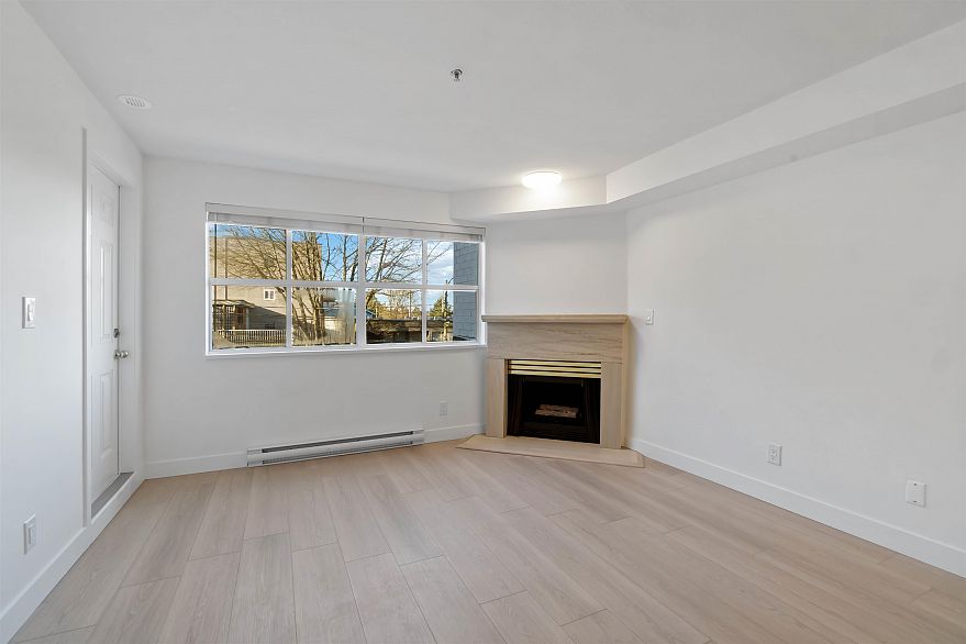 209 2928 Commercial Drive