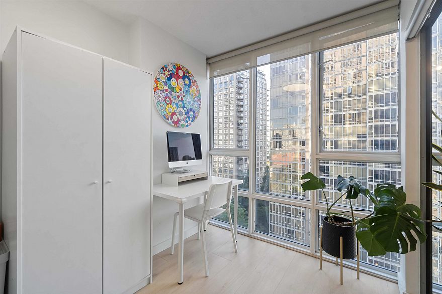 1303 930 Cambie Street