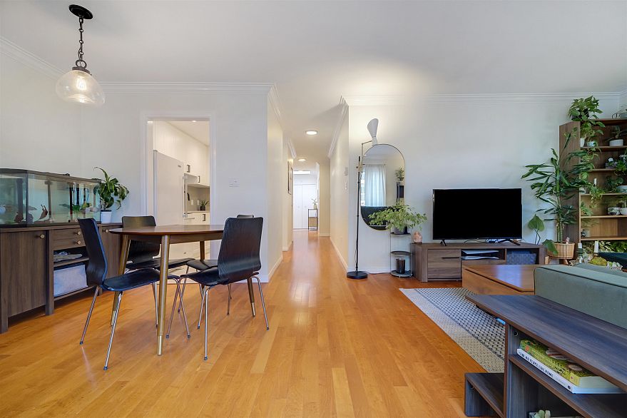 301 1868 E 11th Avenue