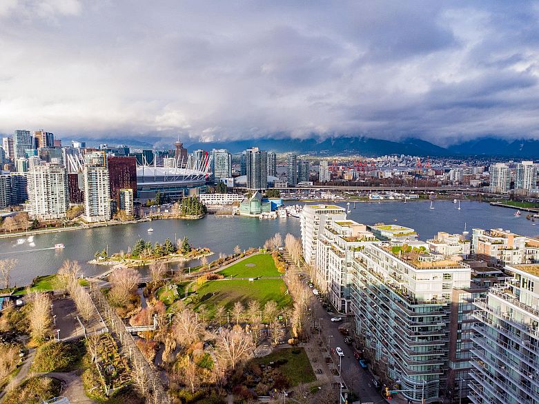 502 1833 Crowe Street