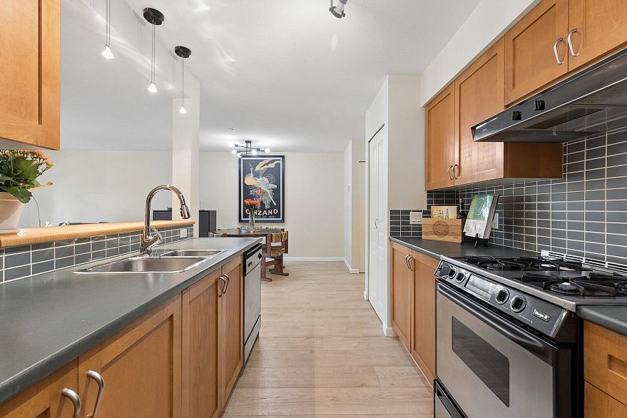 211 2161 W 12th Avenue