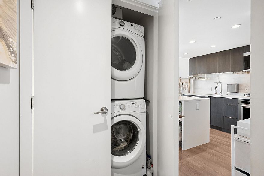 1909 8189 Cambie Street