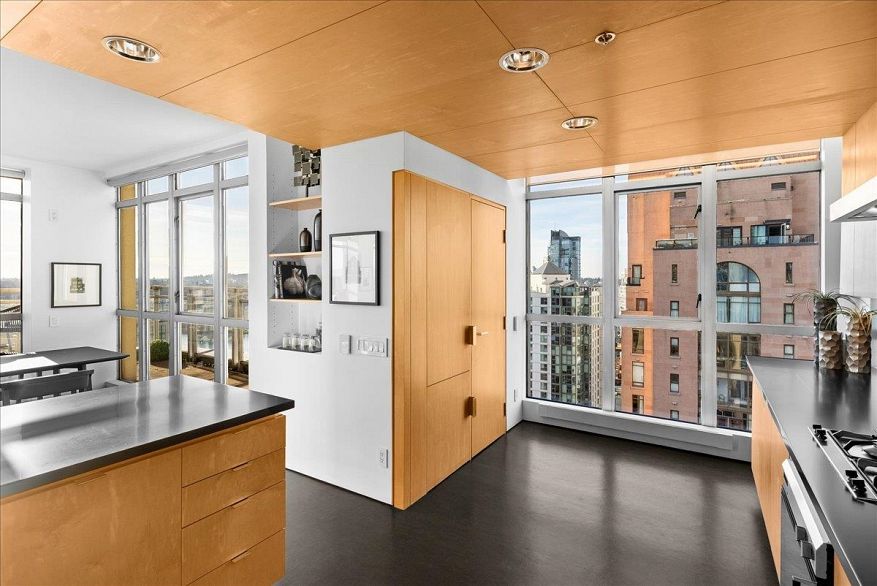 PH 2801 1238 Richards Street