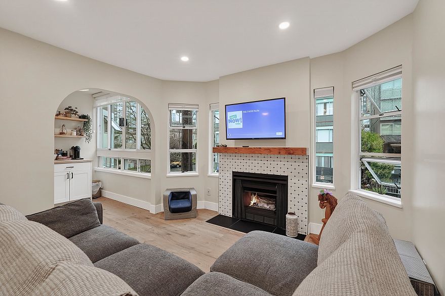 202 1280 Nicola Street