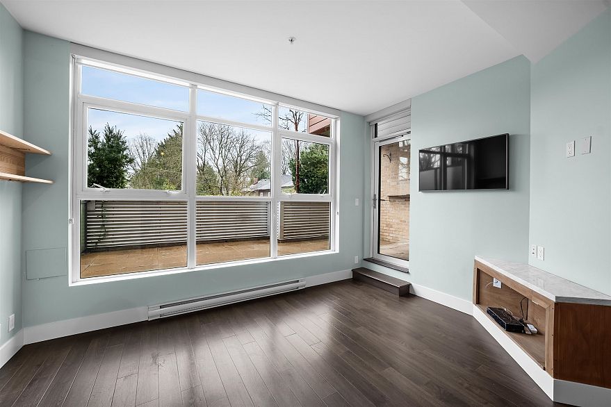 208 2250 Commercial Drive