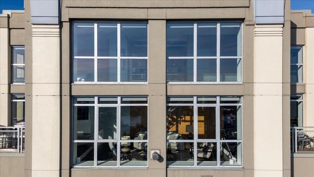 PH 2801 1238 Richards Street