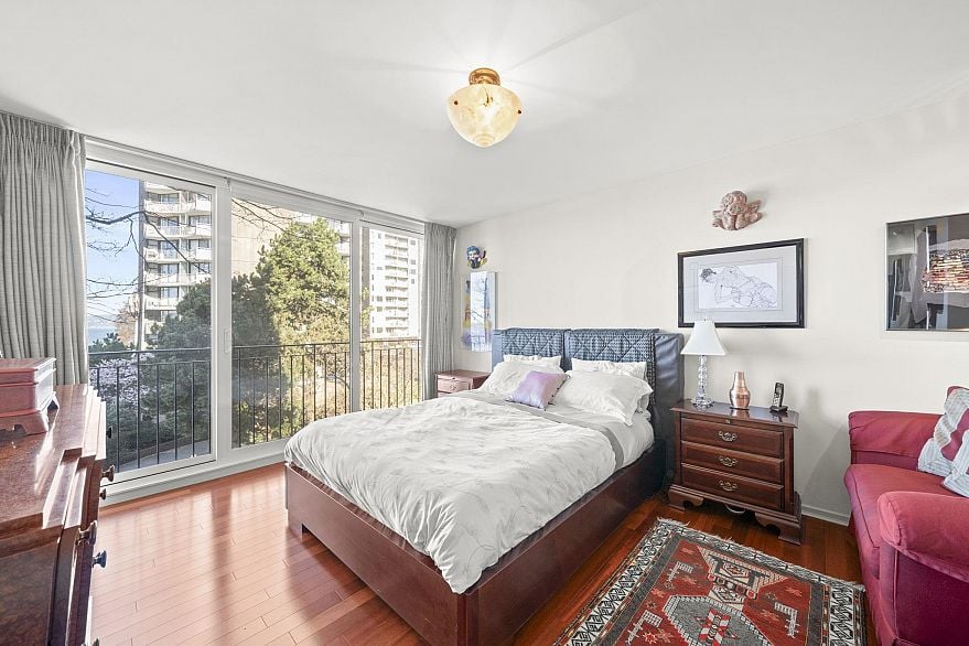 402 1575 Beach Avenue